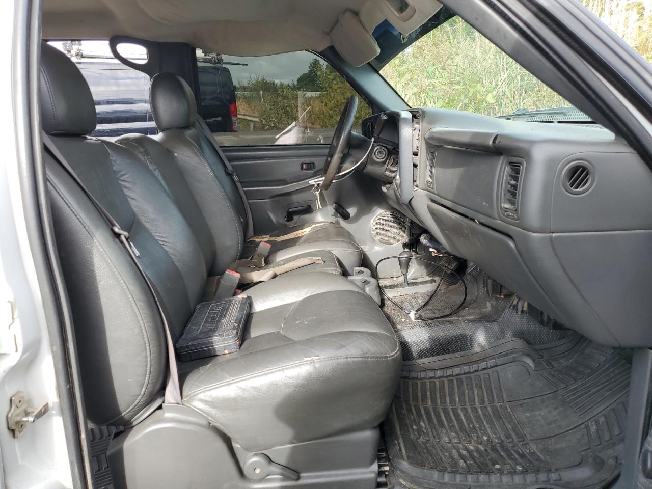 2004 Chevrolet Silverado - Image 7
