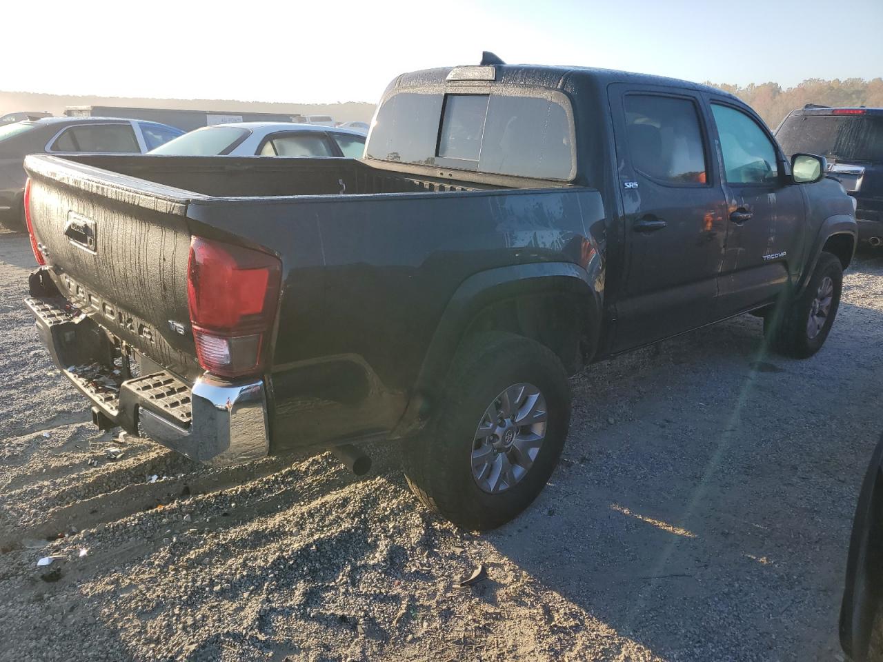 2018 Toyota Tacoma - Image 3
