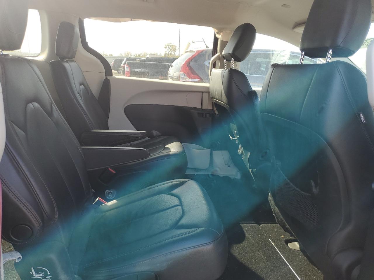 2017 Chrysler Pacifica - Image 11