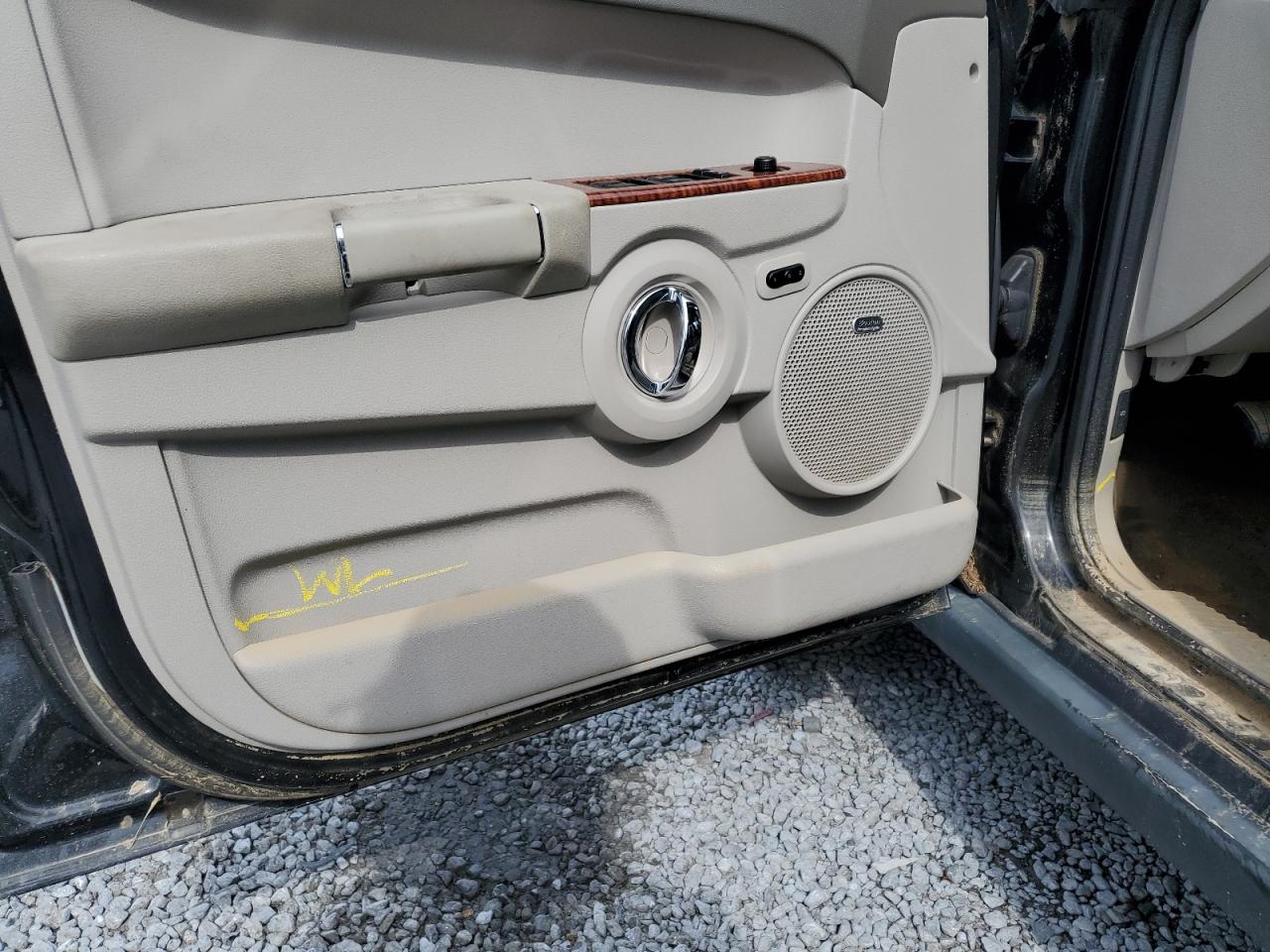 2008 Jeep Commander - Image 13