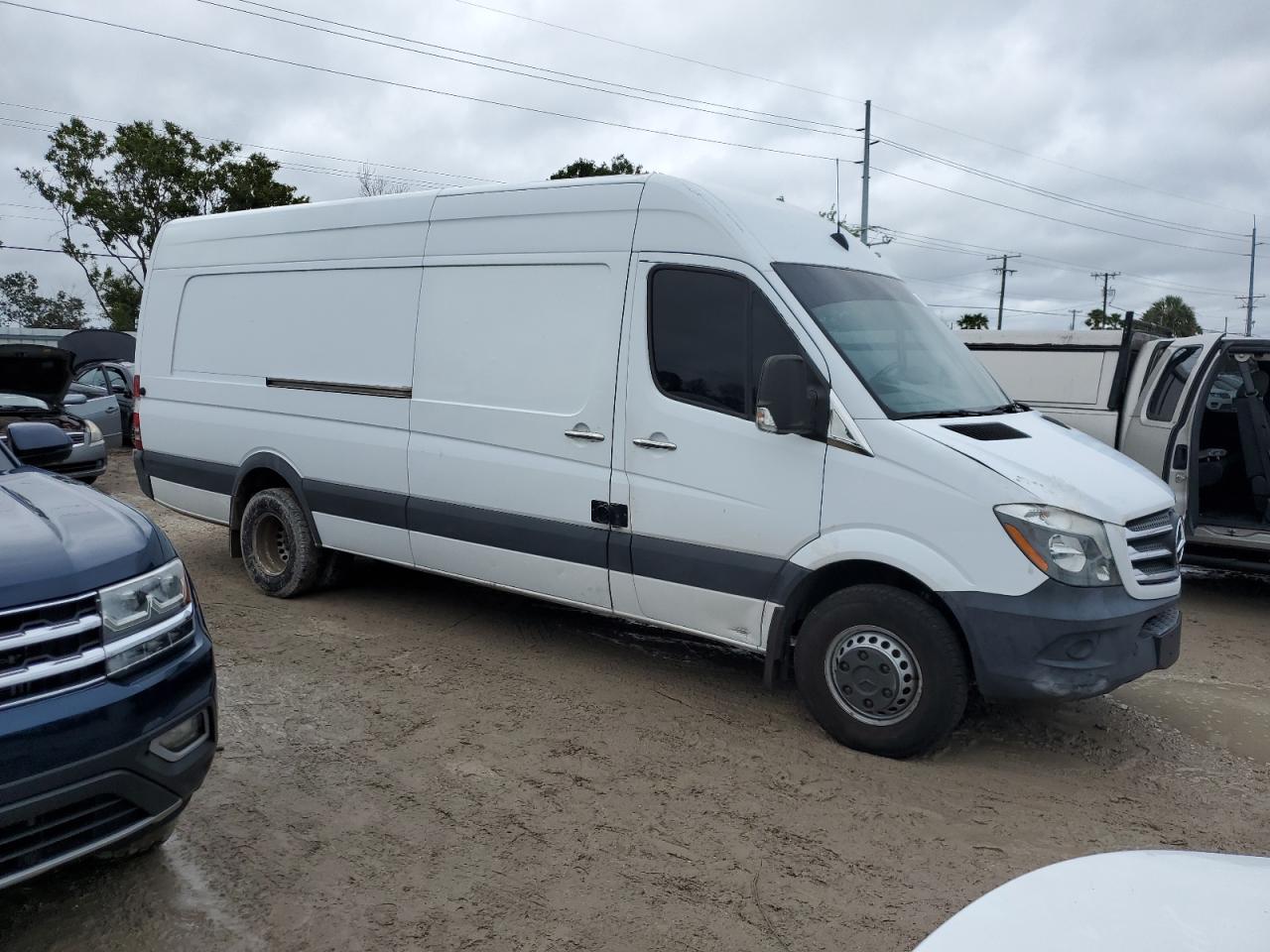 VIN WD3PF4CC0GP228215 2016 MERCEDES-BENZ SPRINTER no.4