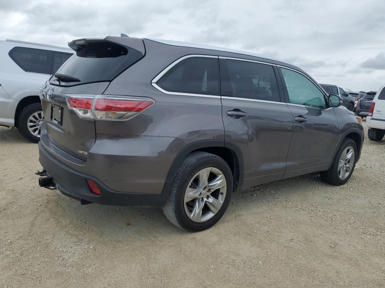 2015 Toyota Highlander - Image 3