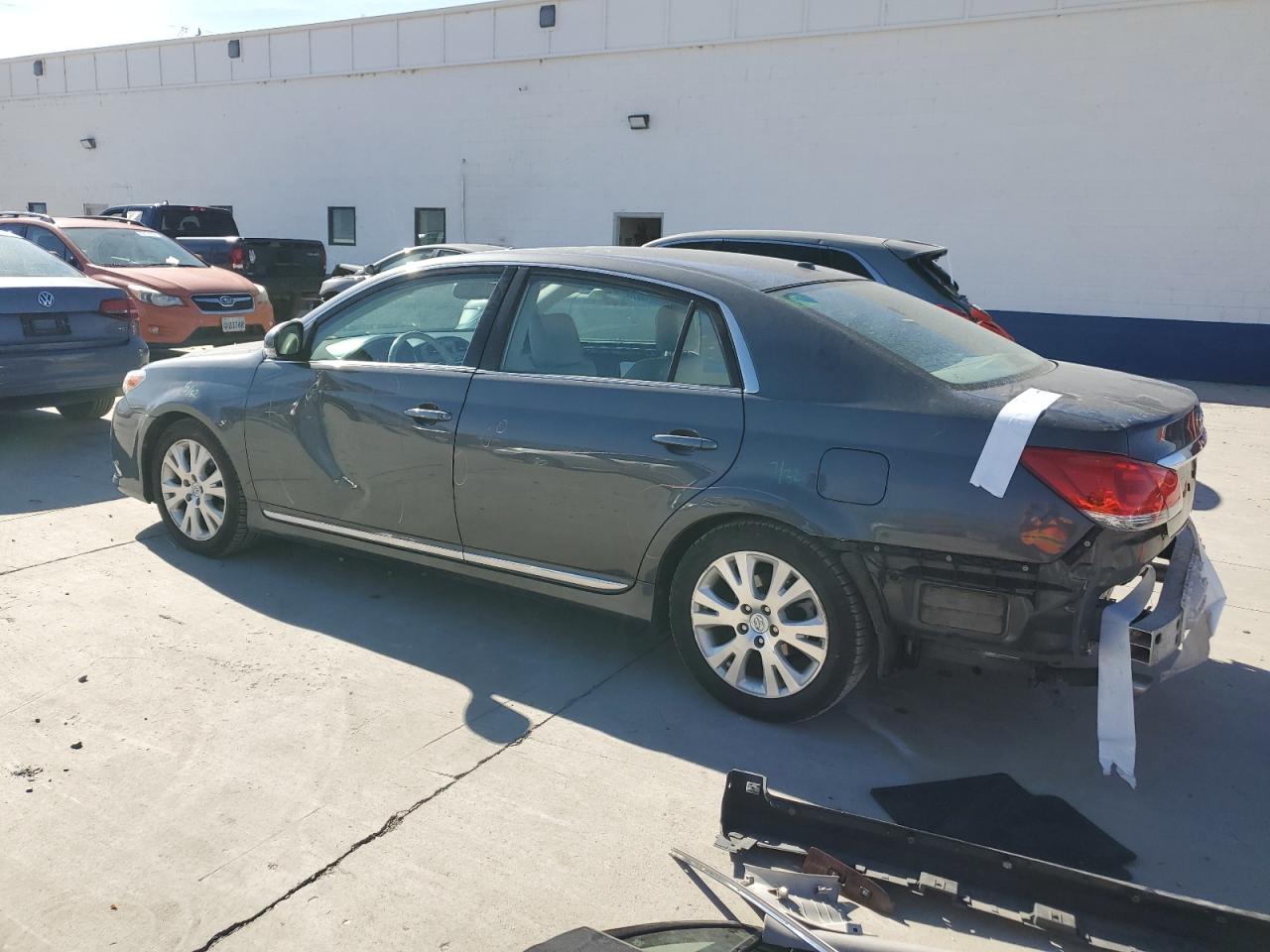 2012 Toyota Avalon - Image 2
