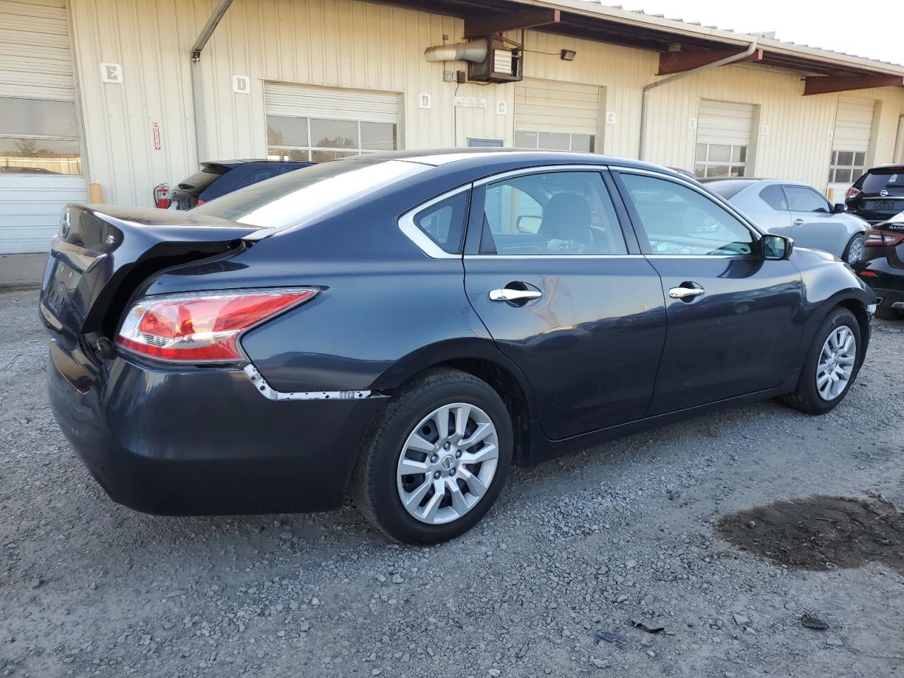 2015 Nissan Altima - Image 3