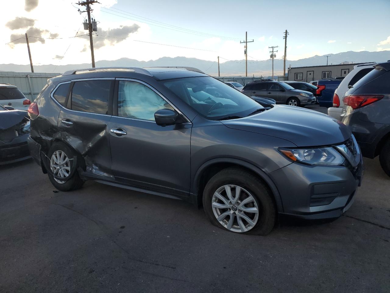 2018 Nissan Rogue - Image 4