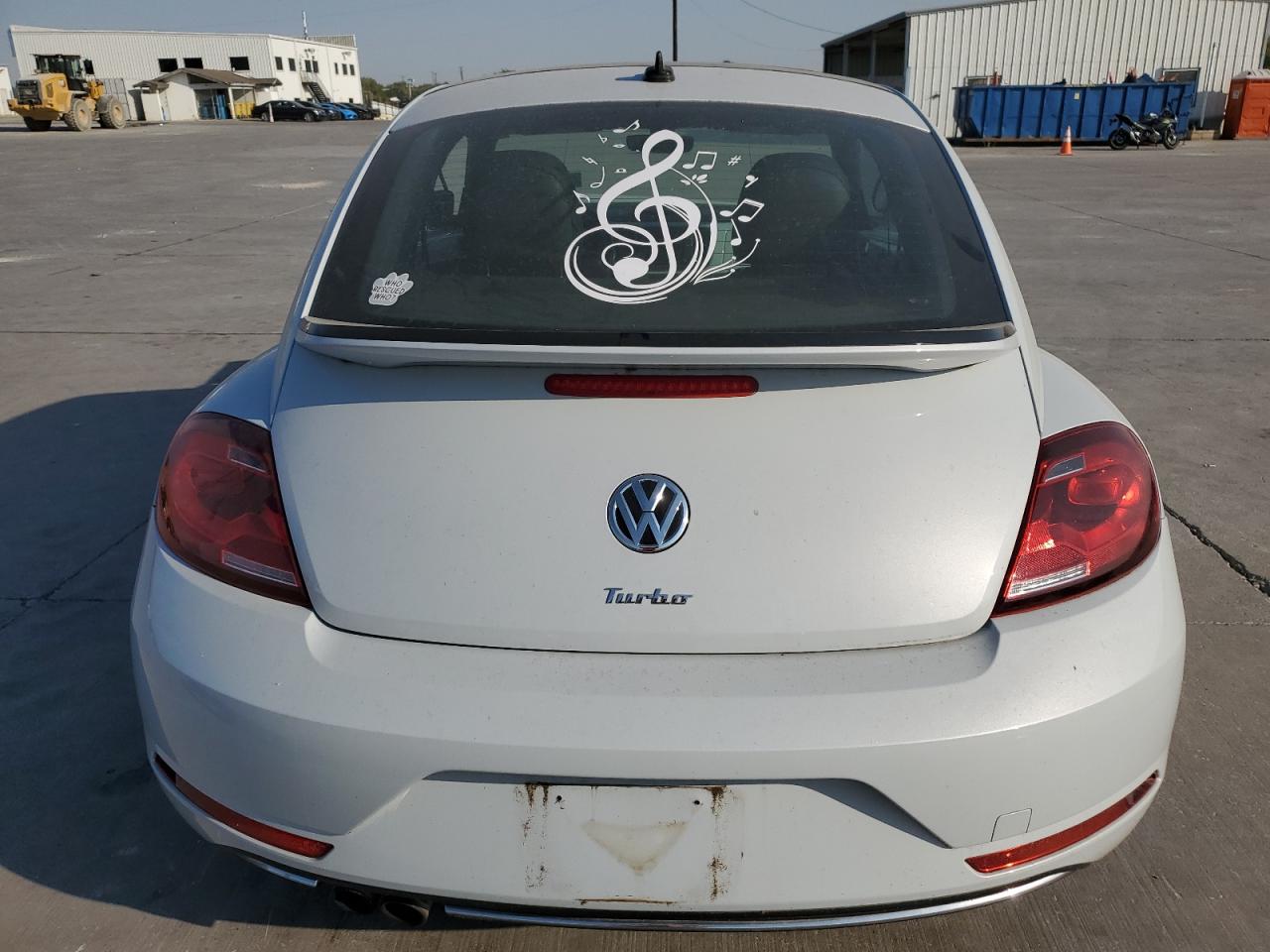 3VWJD7AT7JM701754 2018 Volkswagen Beetle Se