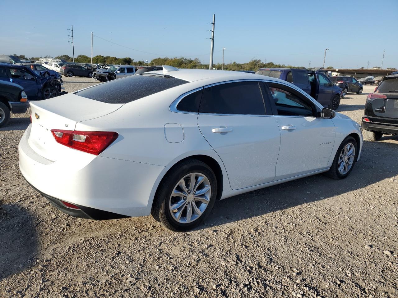 2023 Chevrolet Malibu - Image 3
