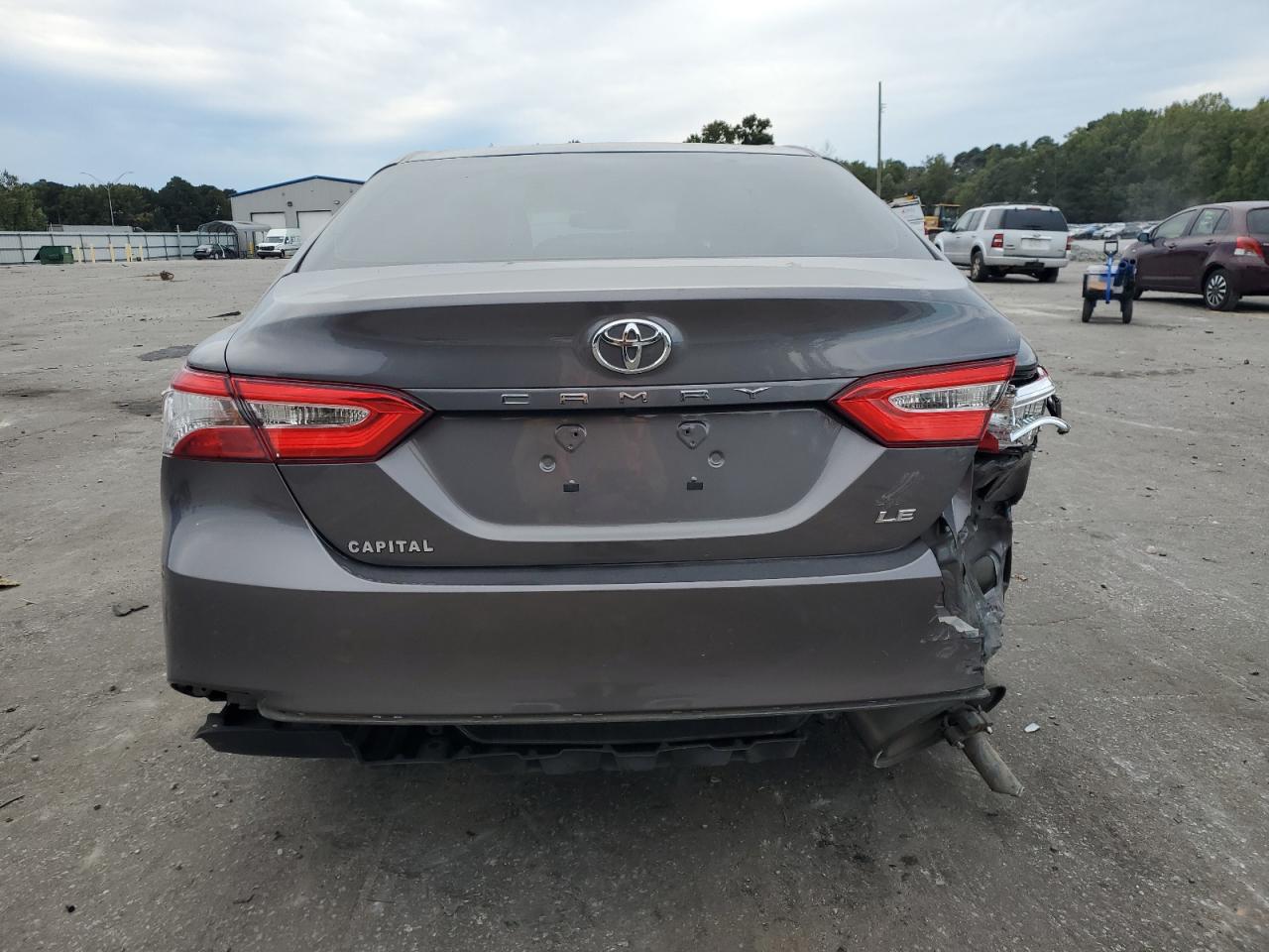 4T1B11HK3JU542569 2018 Toyota Camry L