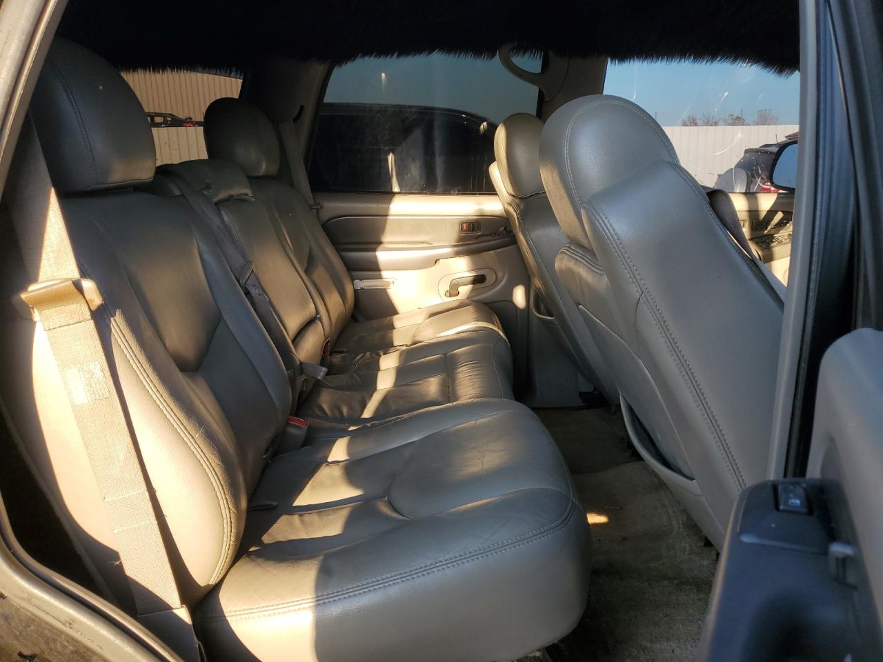 2003 Chevrolet Tahoe - Image 11