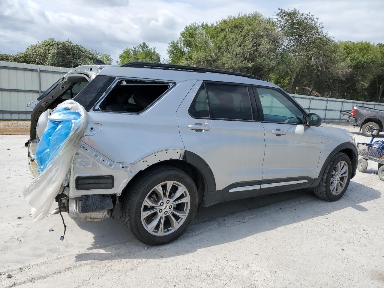 2023 Ford Explorer - Image 3