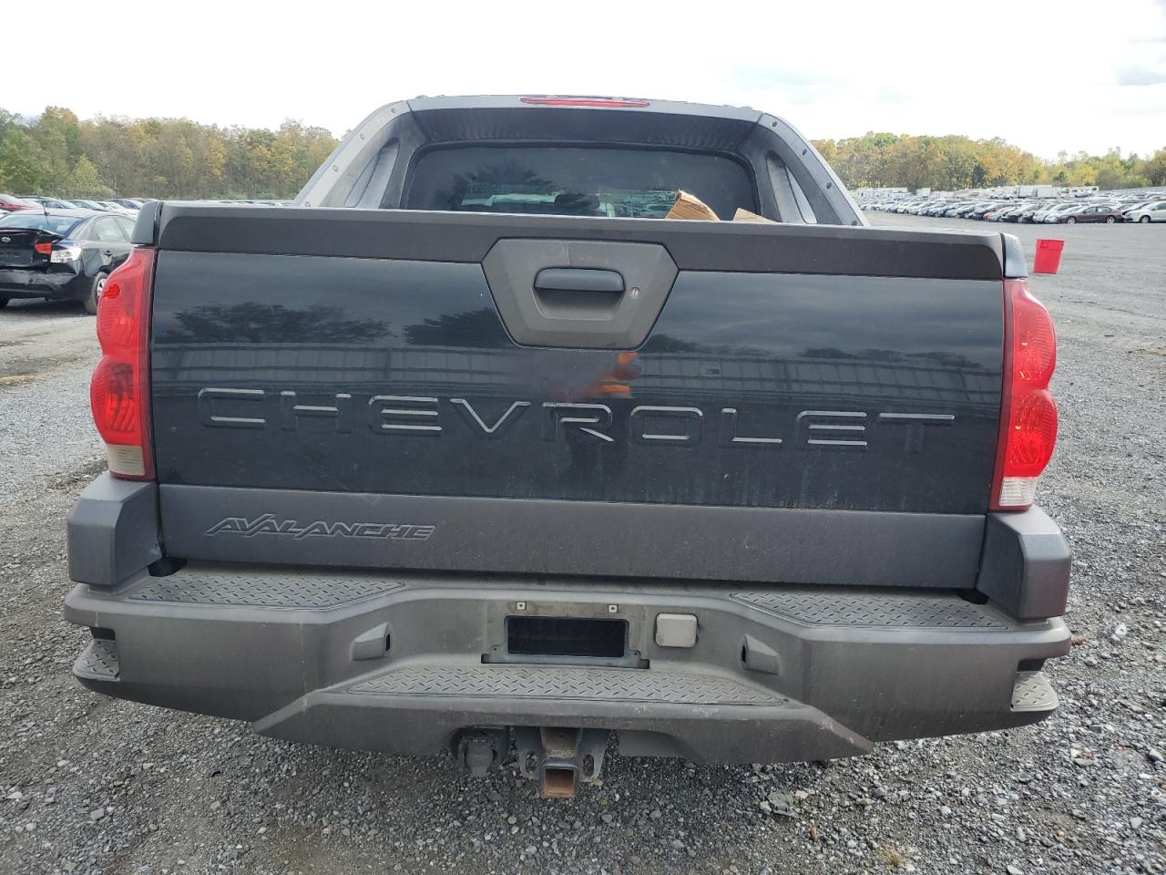 2004 Chevrolet Avalanche - Image 6
