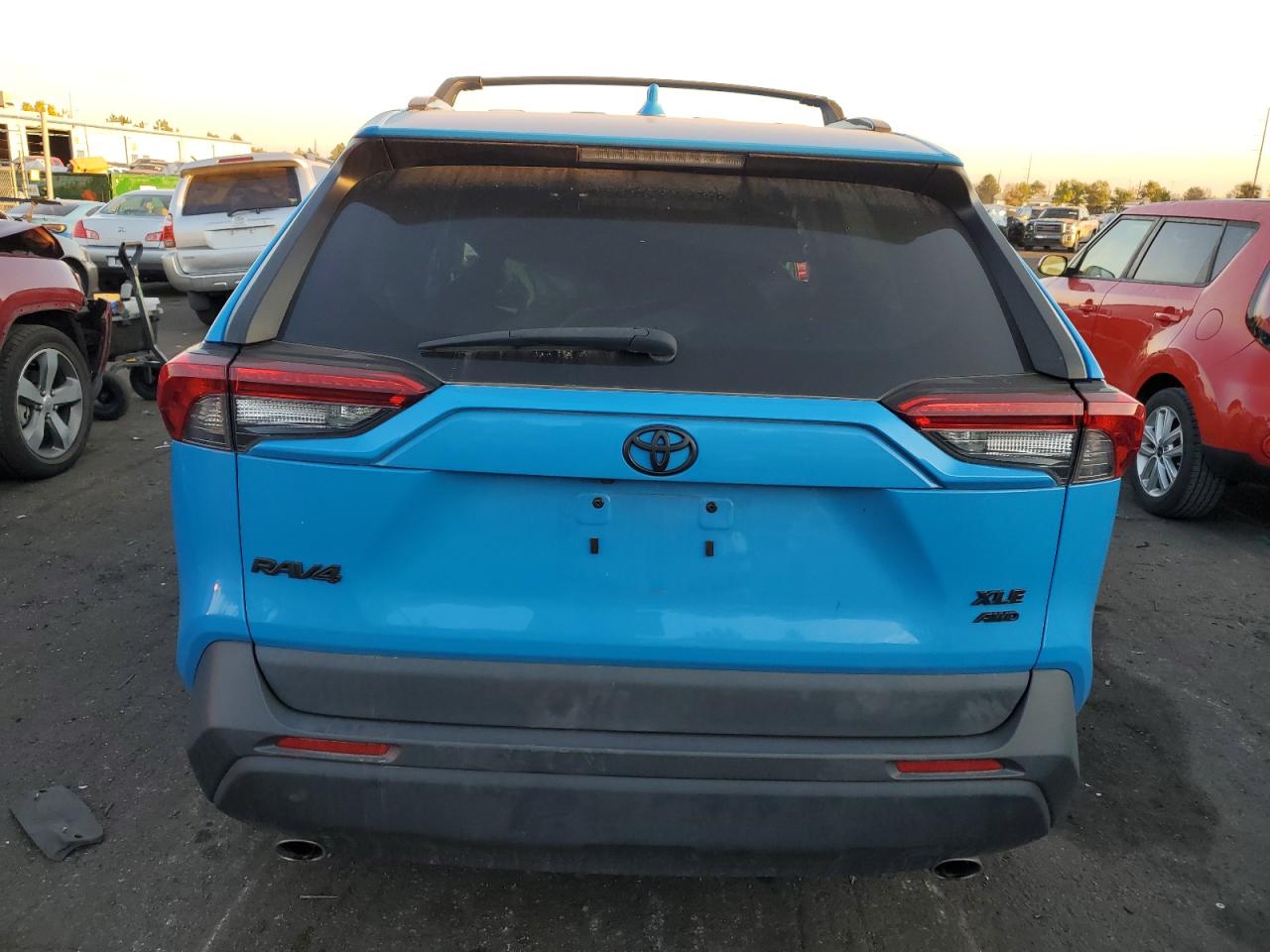 2020 Toyota Rav4 Xle Premium VIN: 2T3A1RFV1LC112364 Lot: 75513644