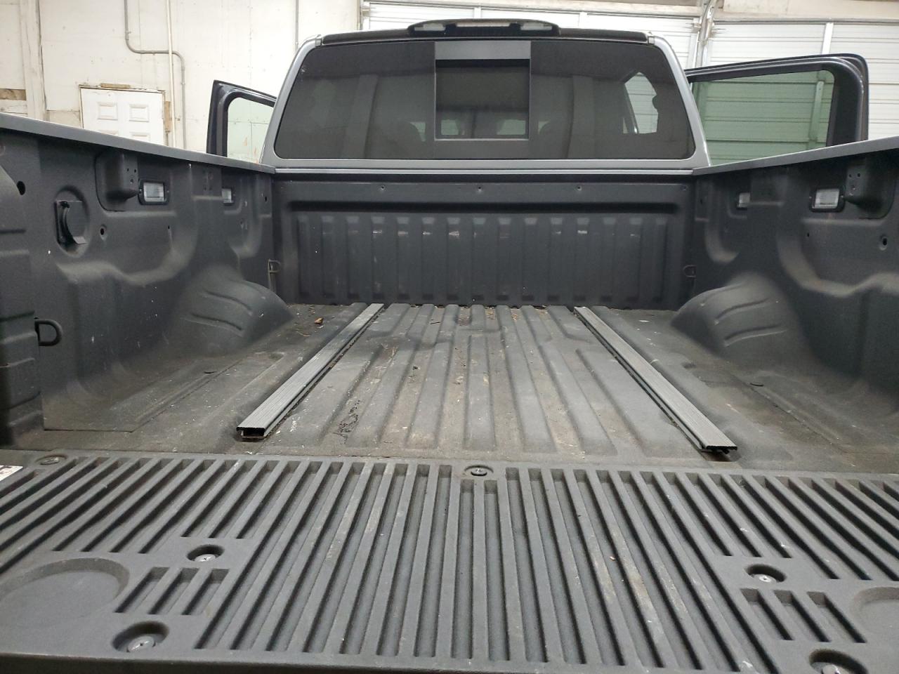 2019 Nissan Titan - Image 10