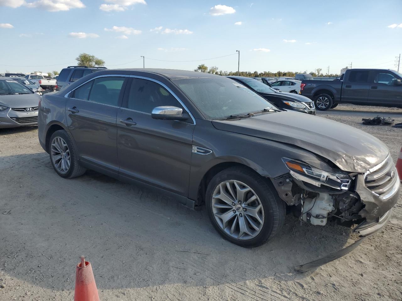 2016 Ford Taurus - Image 4