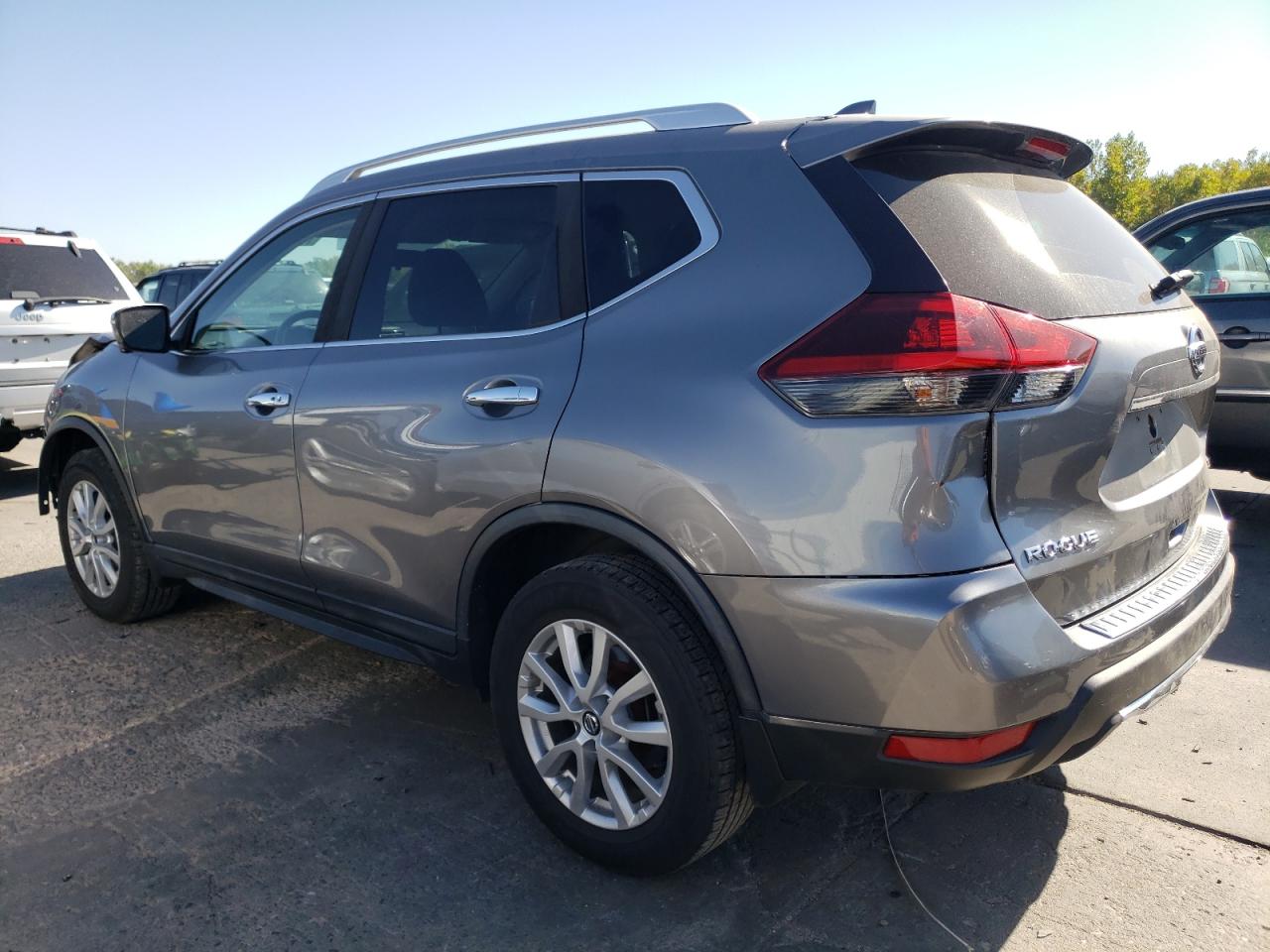 2018 Nissan Rogue - Image 2