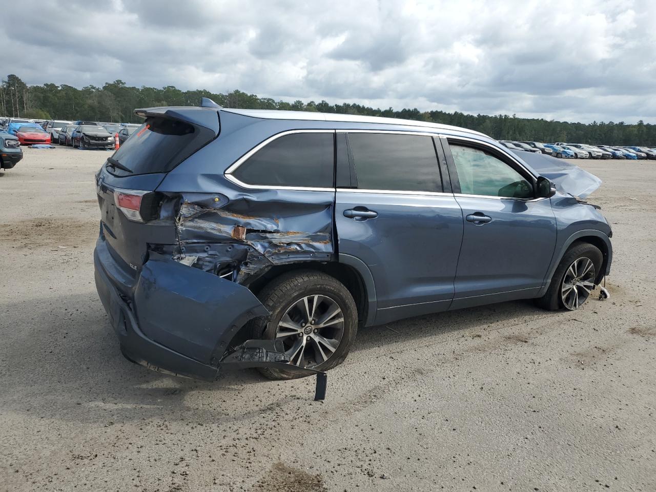 2016 Toyota Highlander - Image 3
