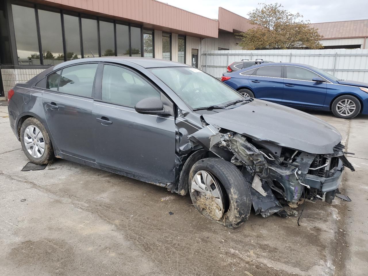 VIN 1G1PA5SHXD7232218 2013 CHEVROLET CRUZE no.4