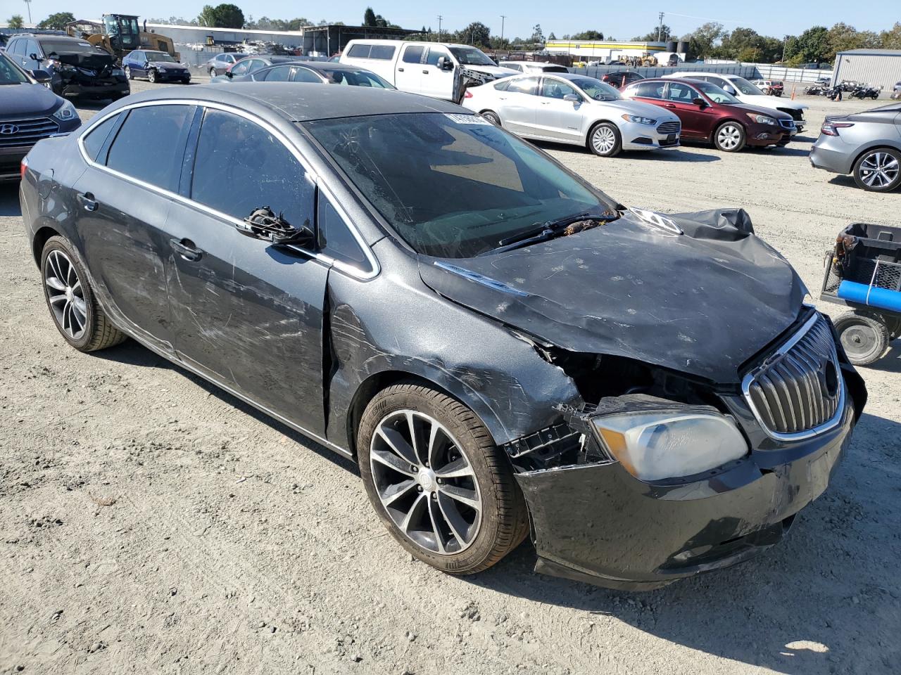 VIN 1G4PW5SK2G4183733 2016 BUICK VERANO no.4