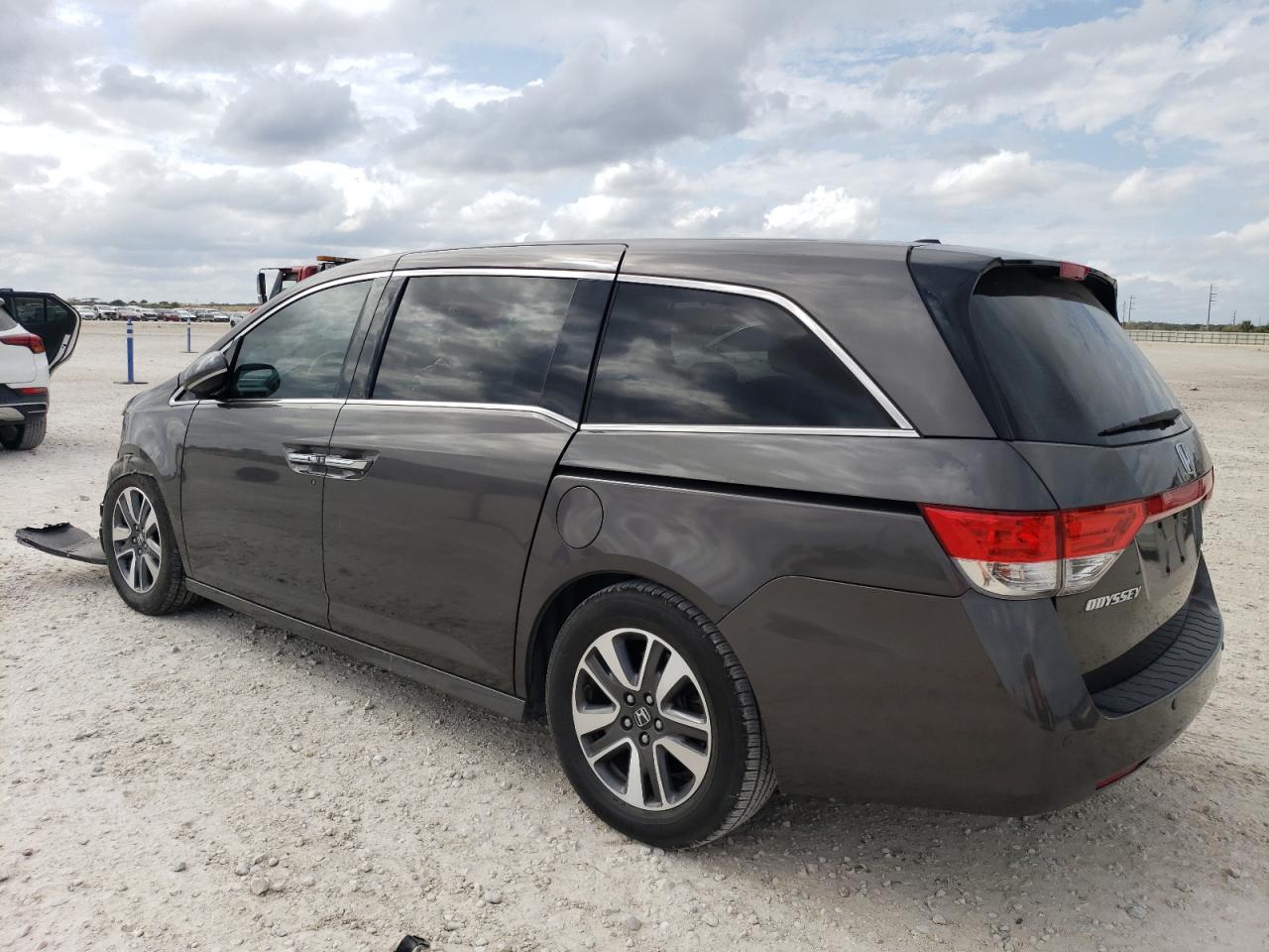 2016 Honda Odyssey - Image 2