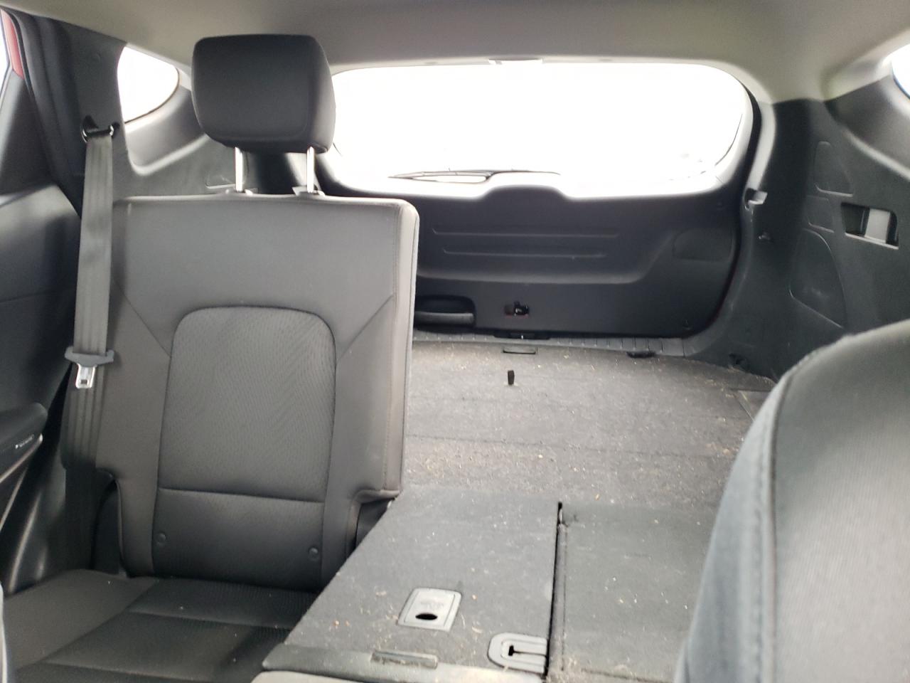 2016 Hyundai Santa Fe - Image 10