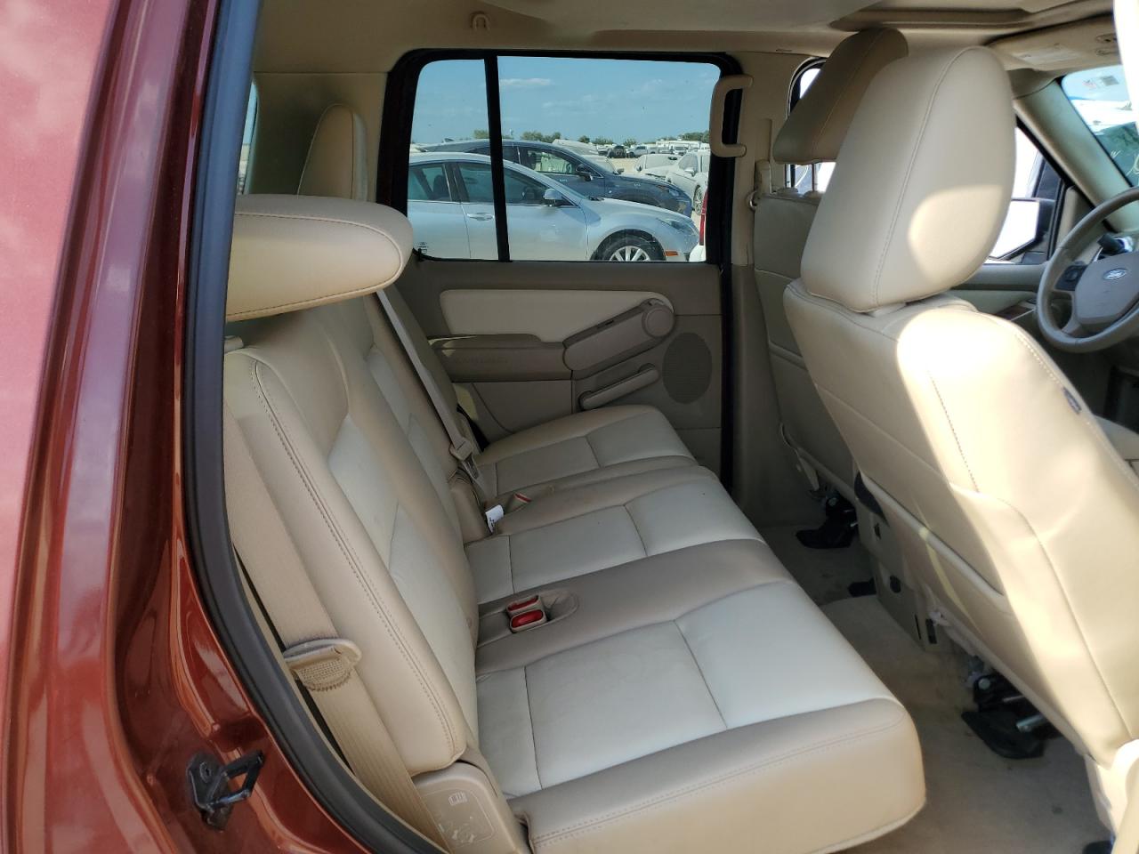 2010 Ford Explorer - Image 11