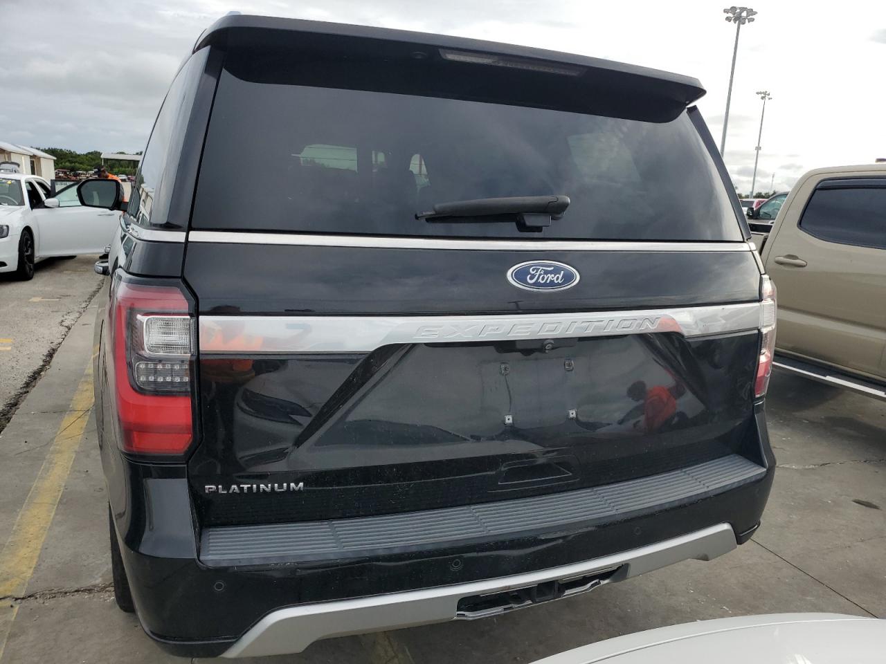 1FMJU1LT6JEA32682 2018 Ford Expedition Platinum