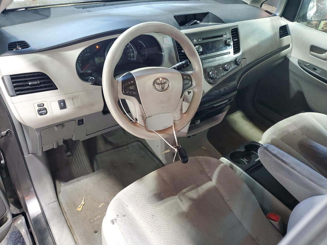 2012 Toyota Sienna - Image 8