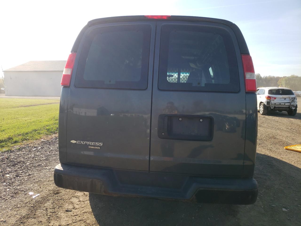 1GCWGAFF1G1289868 2016 Chevrolet Express G2500