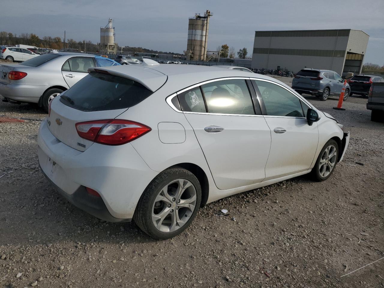 2018 Chevrolet Cruze - Image 3
