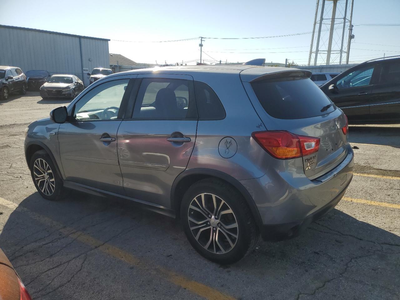2017 Mitsubishi Outlander - Image 2