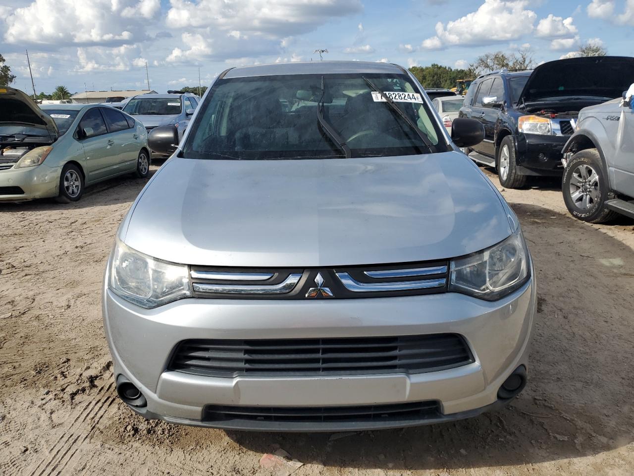 2014 Mitsubishi Outlander - Image 5