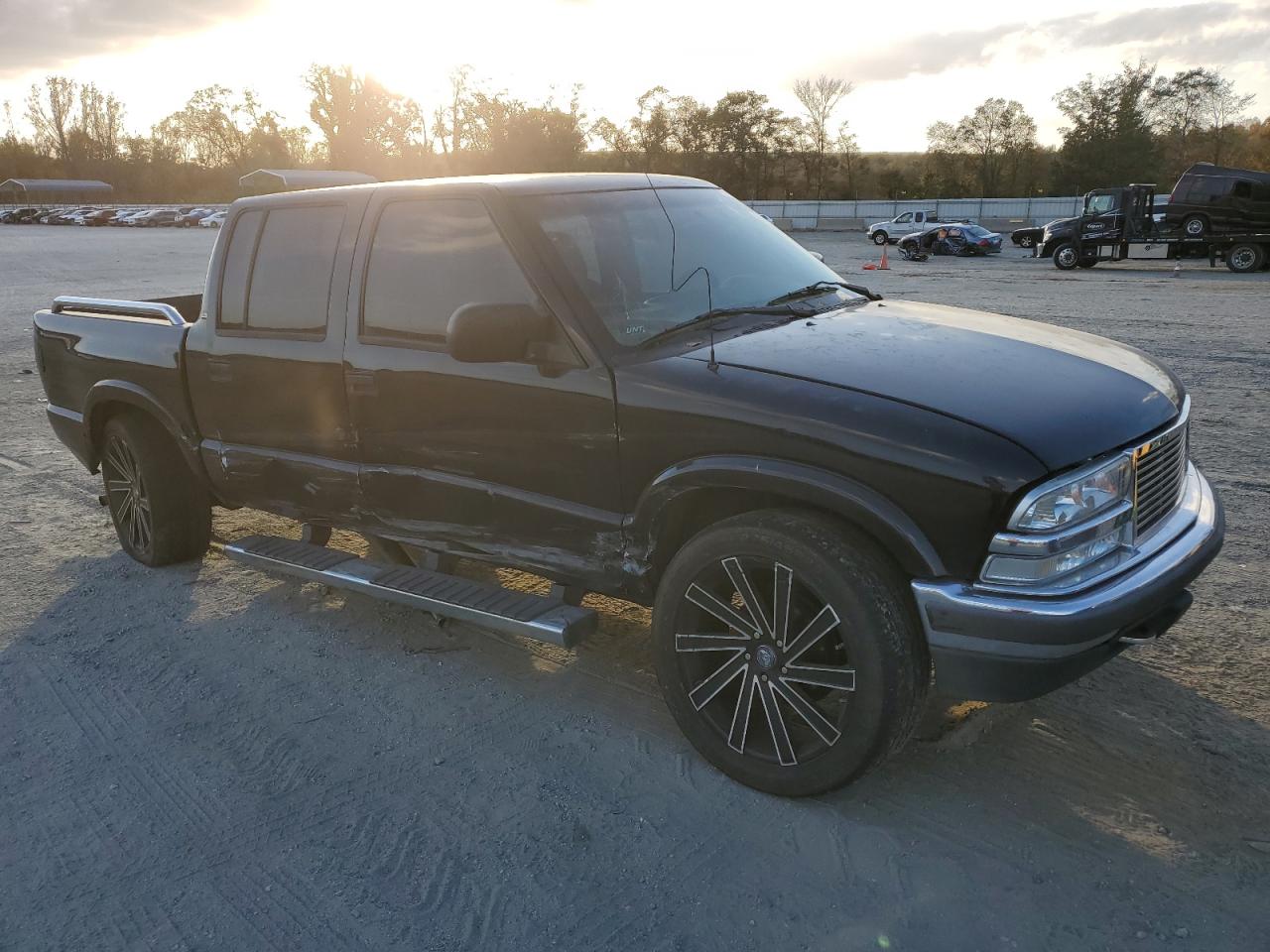 2001 Chevrolet S-10 Pickup - Image 4