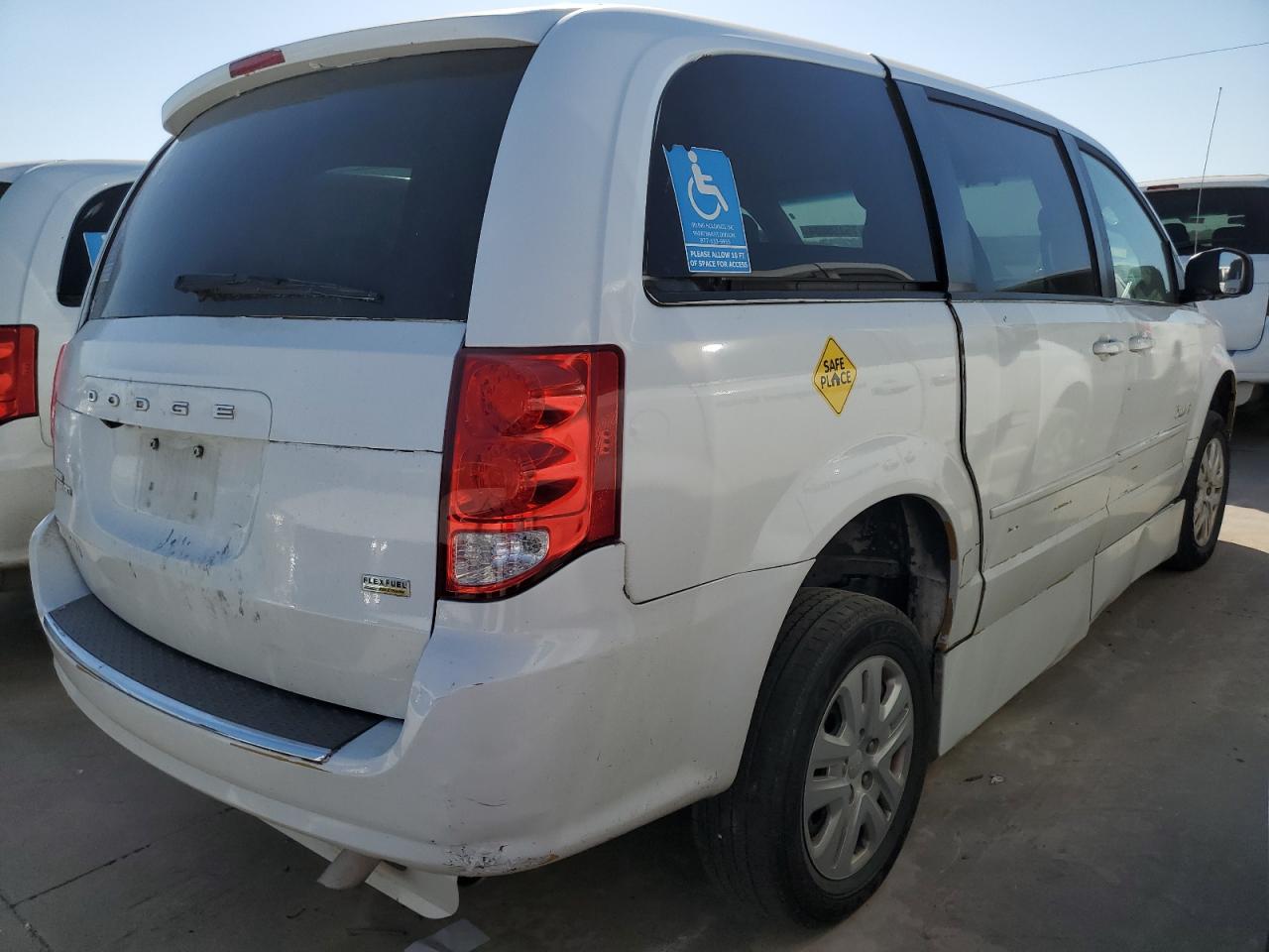 2017 Dodge Caravan - Image 3