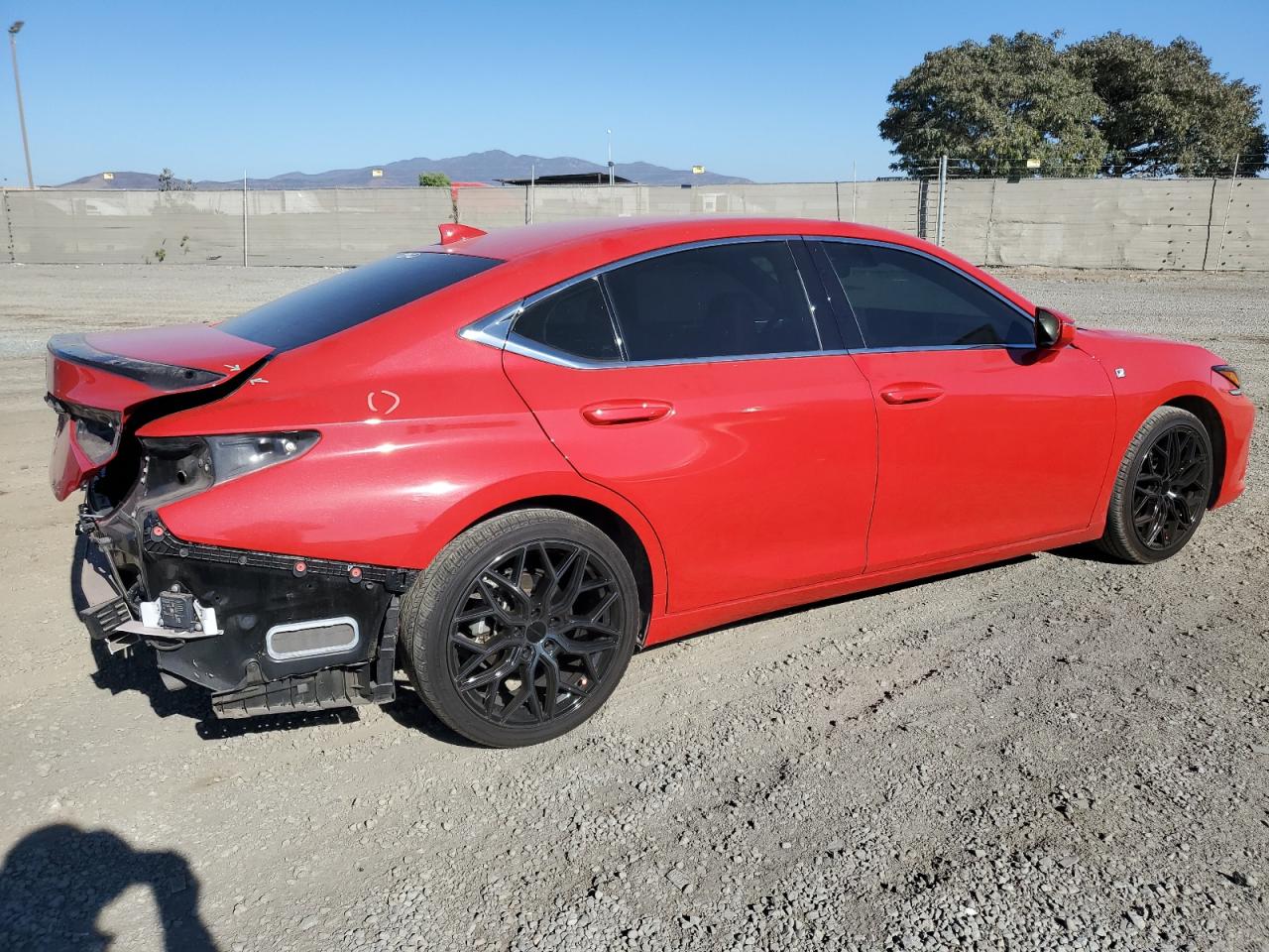 2020 Lexus ES - Image 3