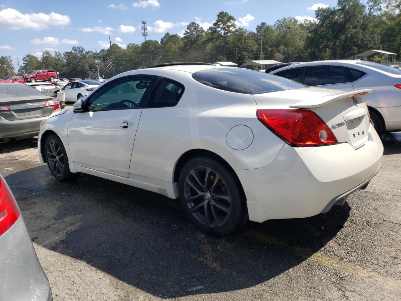 2010 Nissan Altima - Image 2