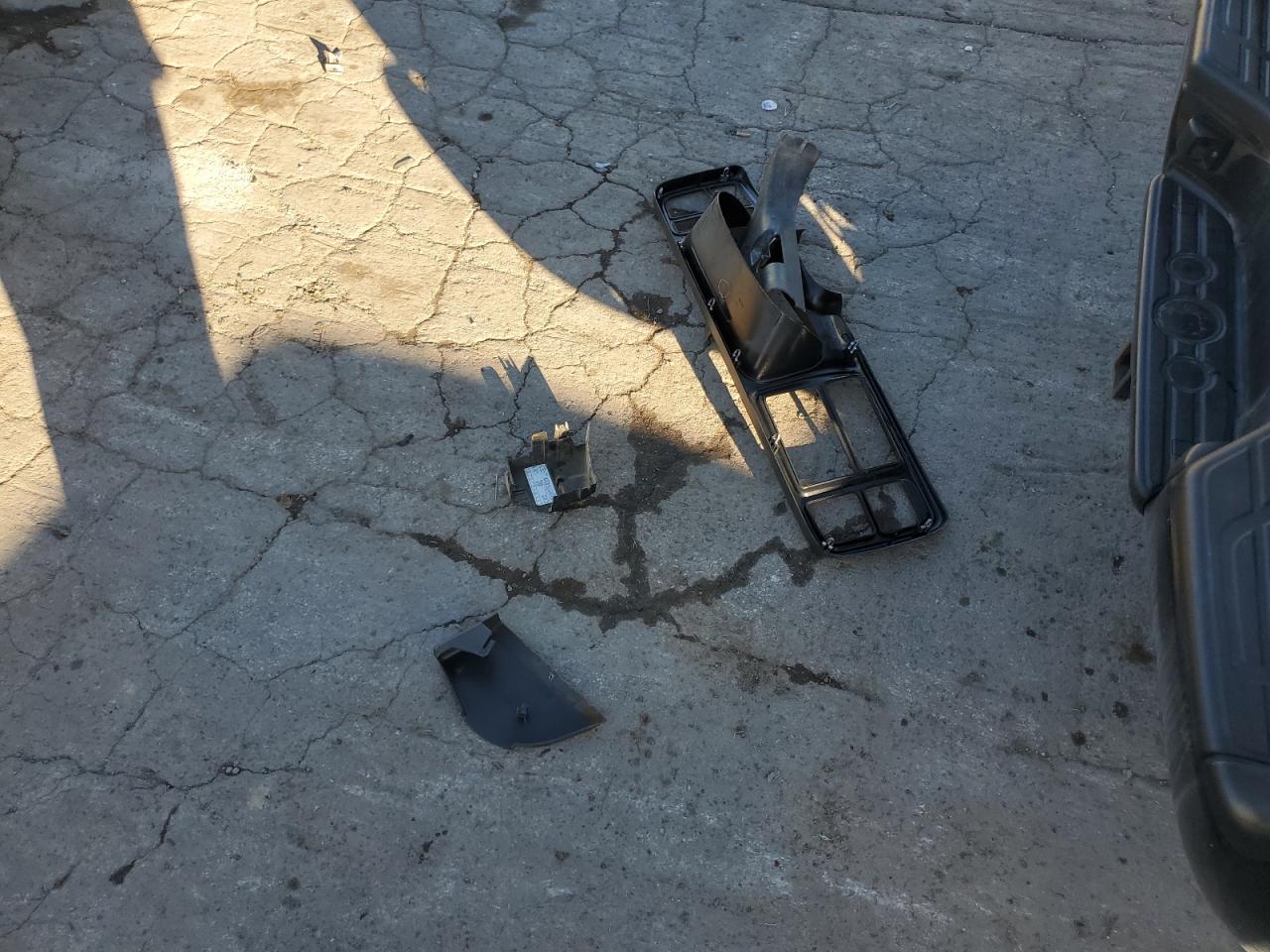 2005 Chevrolet Silverado K3500 VIN: 1GBJK34215E323290 Lot: 77024944