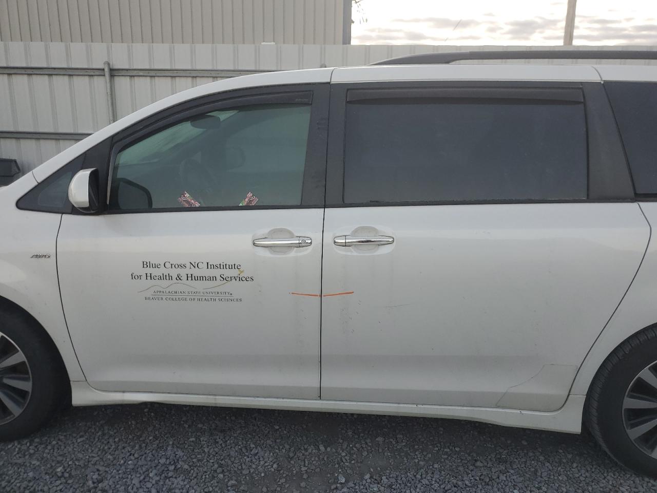 2020 Toyota Sienna - Image 13