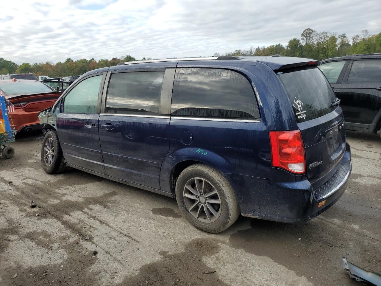 2017 Dodge Caravan - Image 2