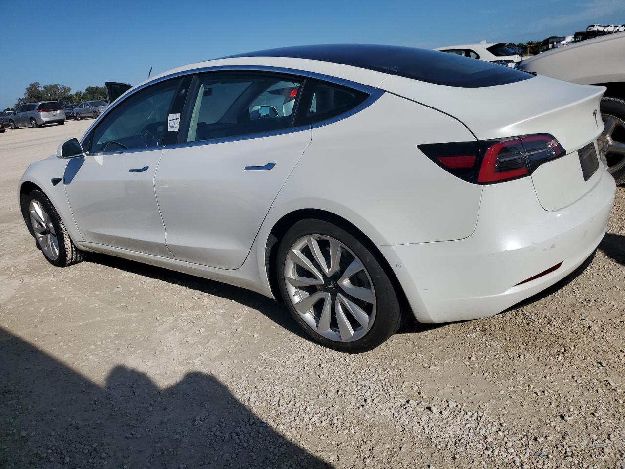 5YJ3E1EA4JF032233 2018 TESLA MODEL 3 - Image 2