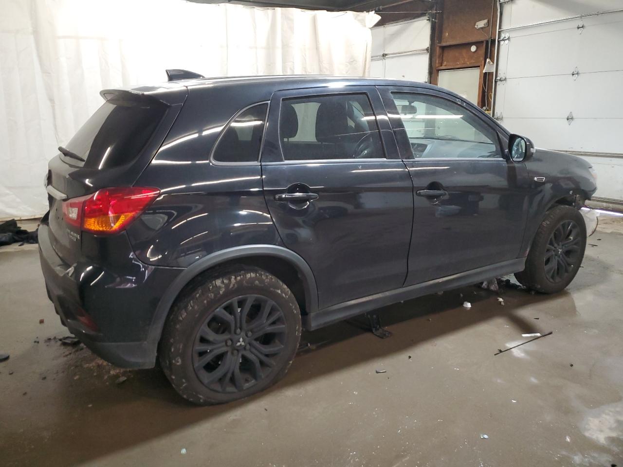 2018 Mitsubishi Outlander - Image 3