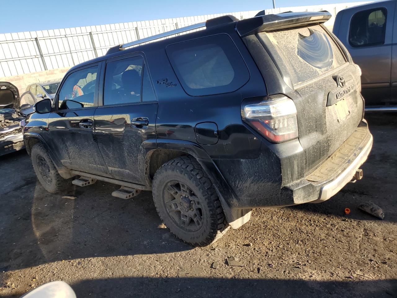 VIN JTEBU5JR4J5537316 2018 TOYOTA 4RUNNER no.2