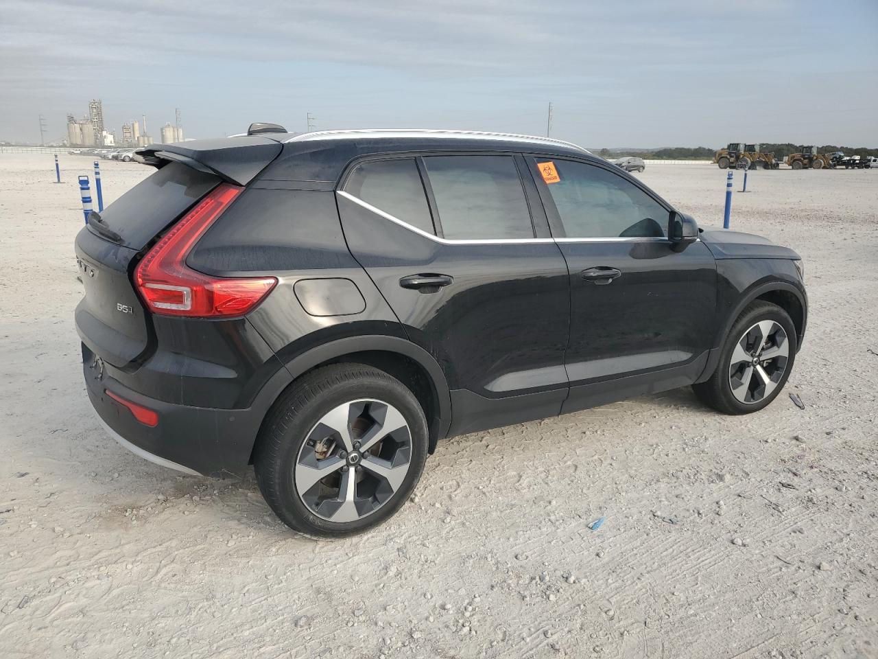 2023 Volvo XC40 - Image 3