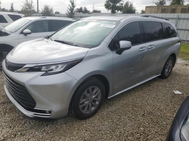 2021 Toyota Sienna Xle