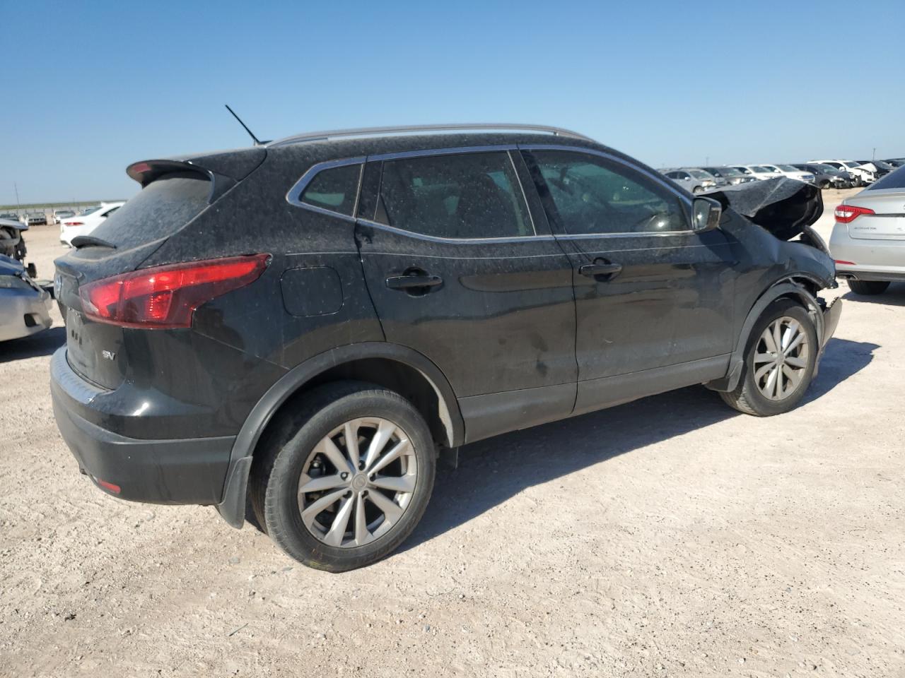 2018 Nissan Rogue - Image 3