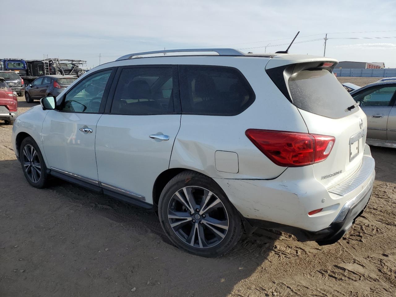 2017 Nissan Pathfinder - Image 2