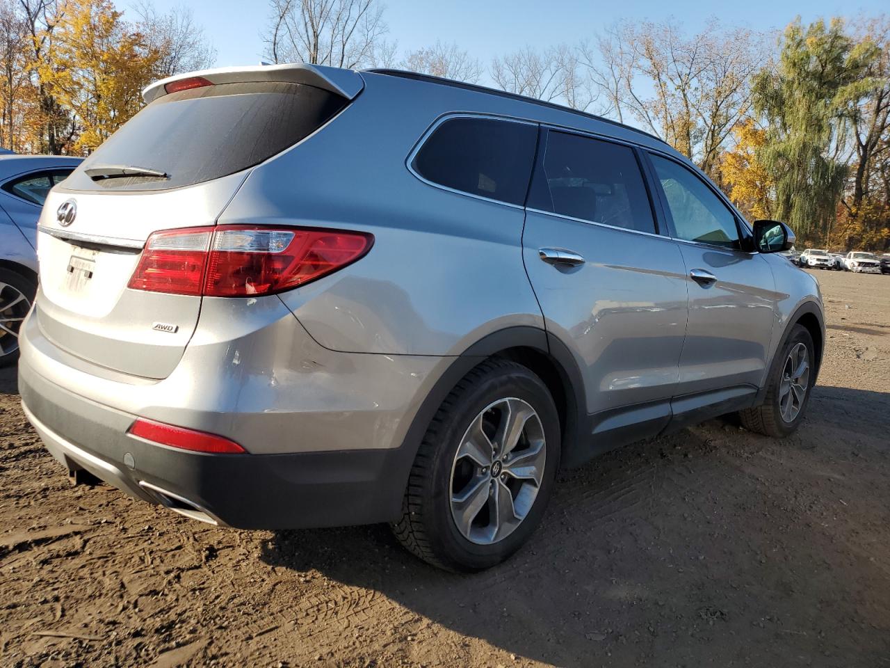 2015 Hyundai Santa Fe - Image 3