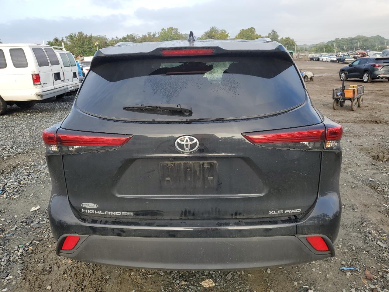 5TDHZRBH2NS176455 2022 Toyota Highlander Xle