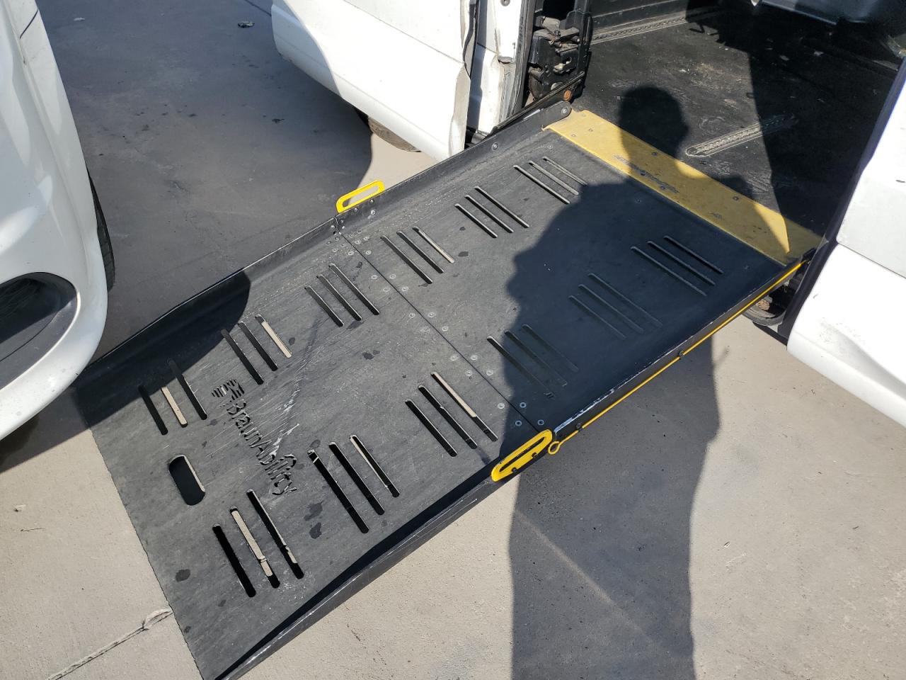 2019 Dodge Caravan - Image 13
