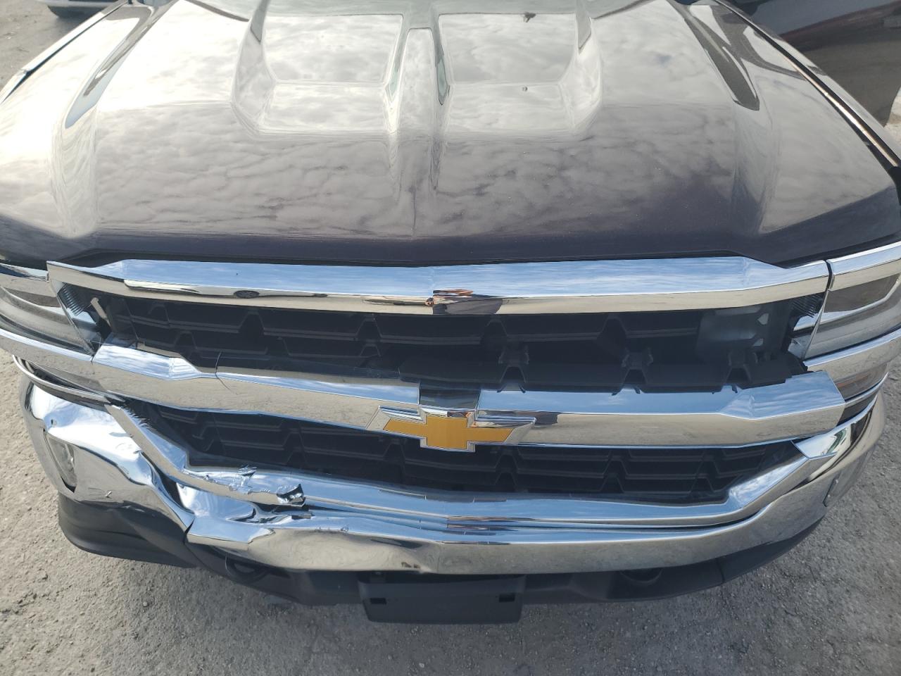 2016 Chevrolet Silverado - Image 11