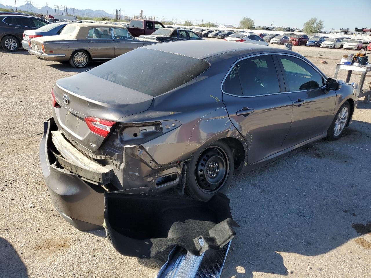 VIN 4T1B11HK7JU509901 2018 TOYOTA CAMRY no.3